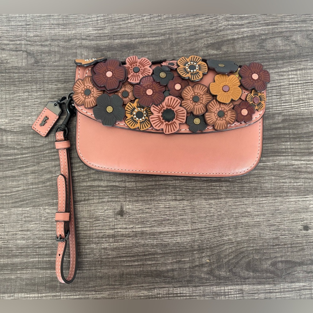 EUC Coach Clutch with Tea Rose Appliqué - Picture 12 of 14